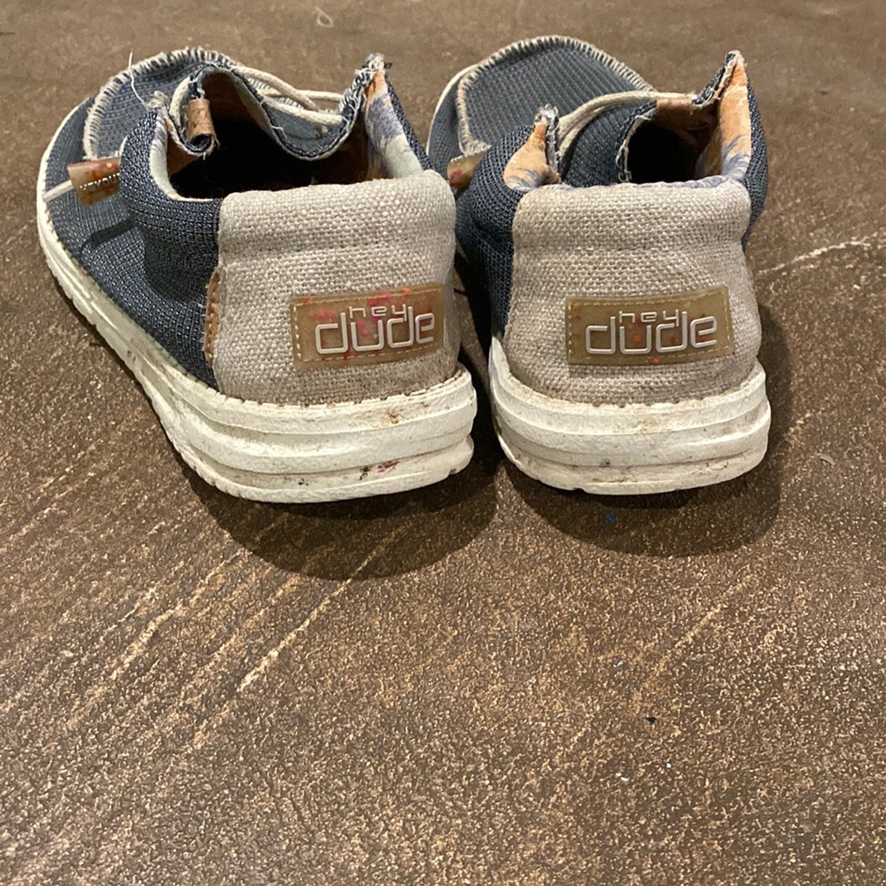 Men’s sz 9 Hey Dudes
